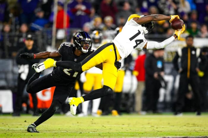 Pittsburg Steelers WR George Pickens has a penchant for making the spectacular catch look routine. 